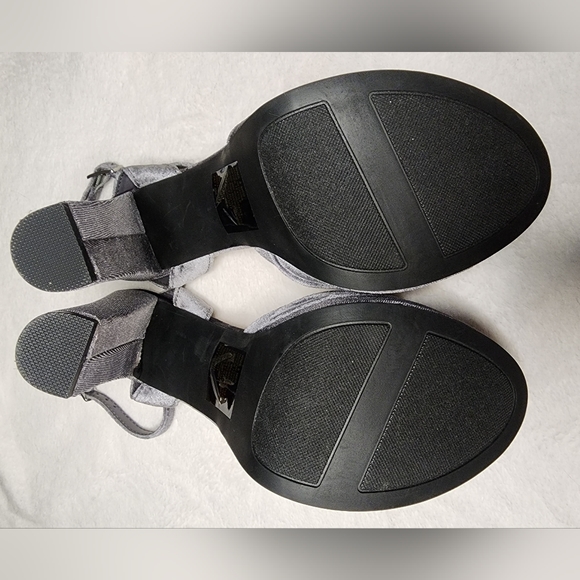 Lauren Conrad Grey Heels size 8 - Picture 4 of 5